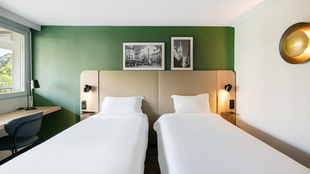 Standard Room, Multiple Beds, Connecting Rooms - Photo 4