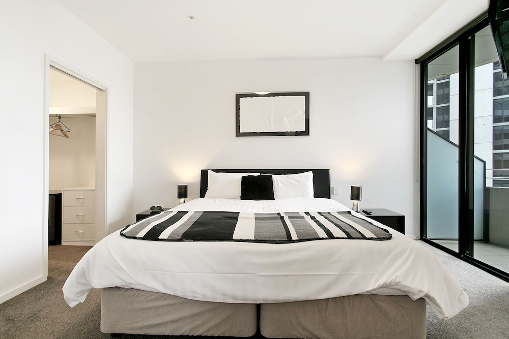 Two Bedroom Two Bathroom Apartment- Harbour View photo 2