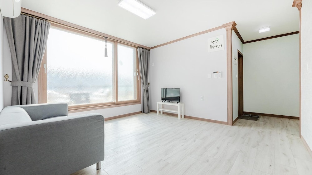 Basic Room, 1 Bedroom (B102) - Photo 1