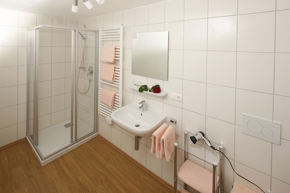 Apartment 11 photo 3