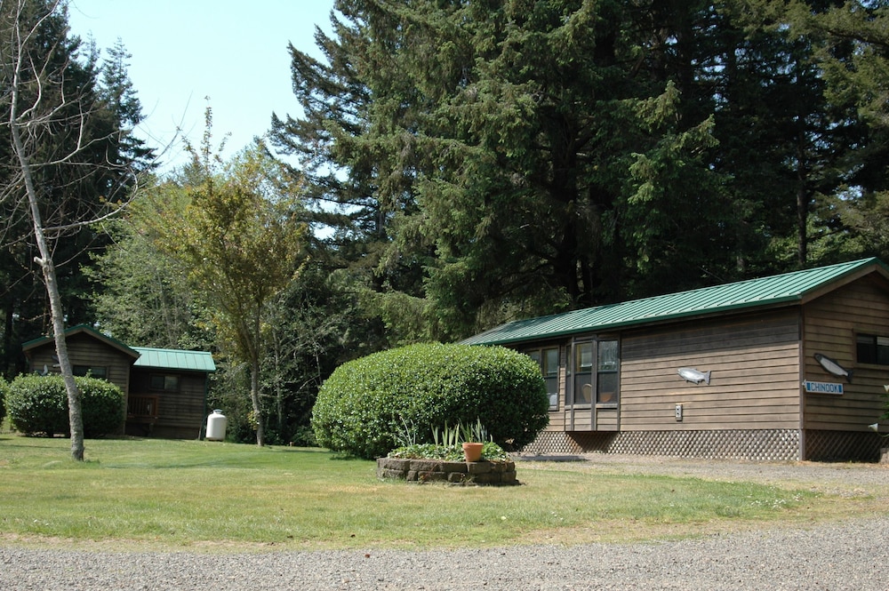 Classic Cabin, 2 Bedrooms photo 2