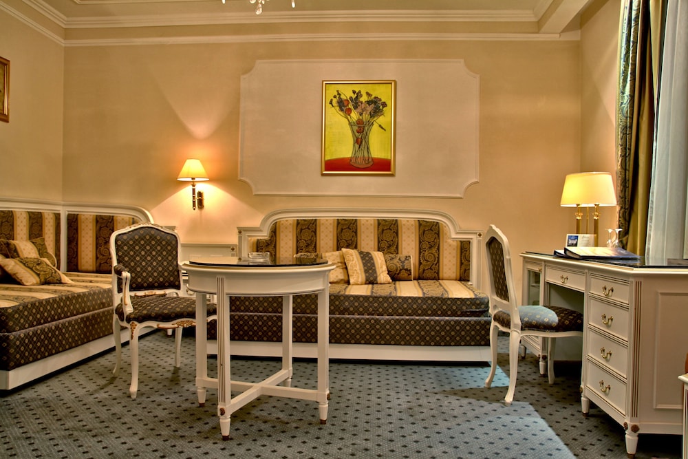 Junior Suite, 1 Bedroom - Photo 3