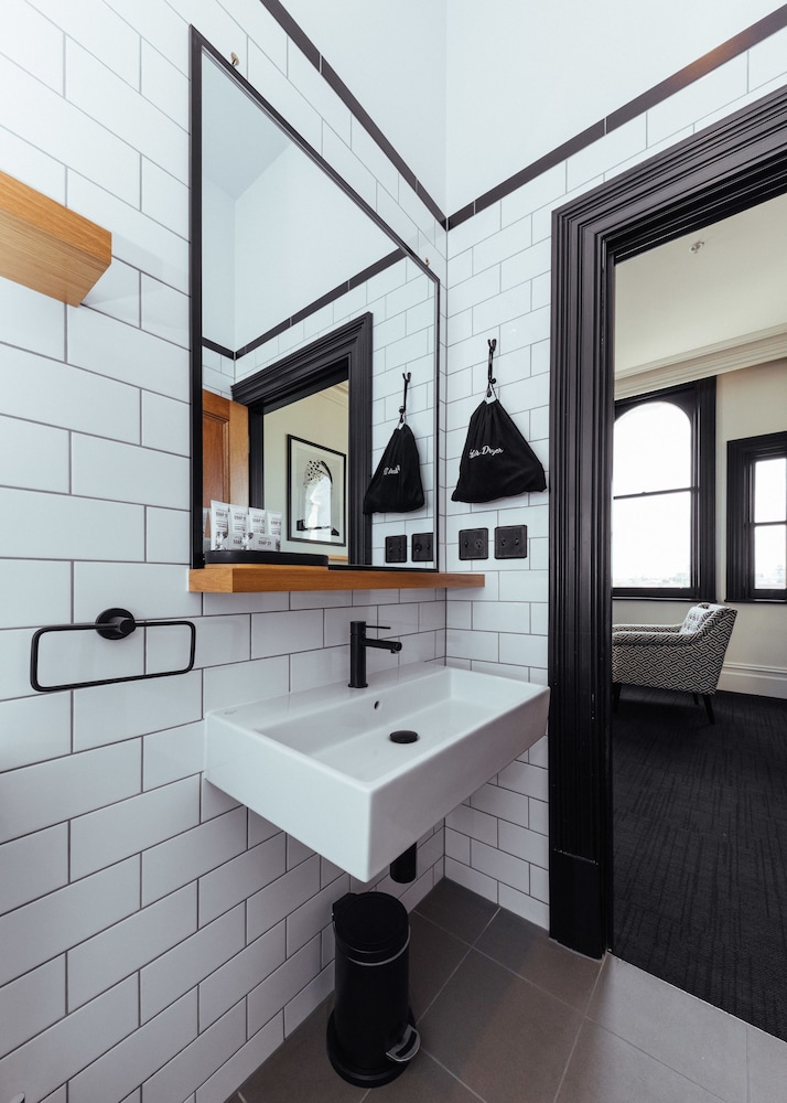 Deluxe Studio Suite - Photo 7