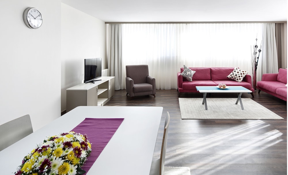 Executive Suite, 3 Bedrooms photo 2