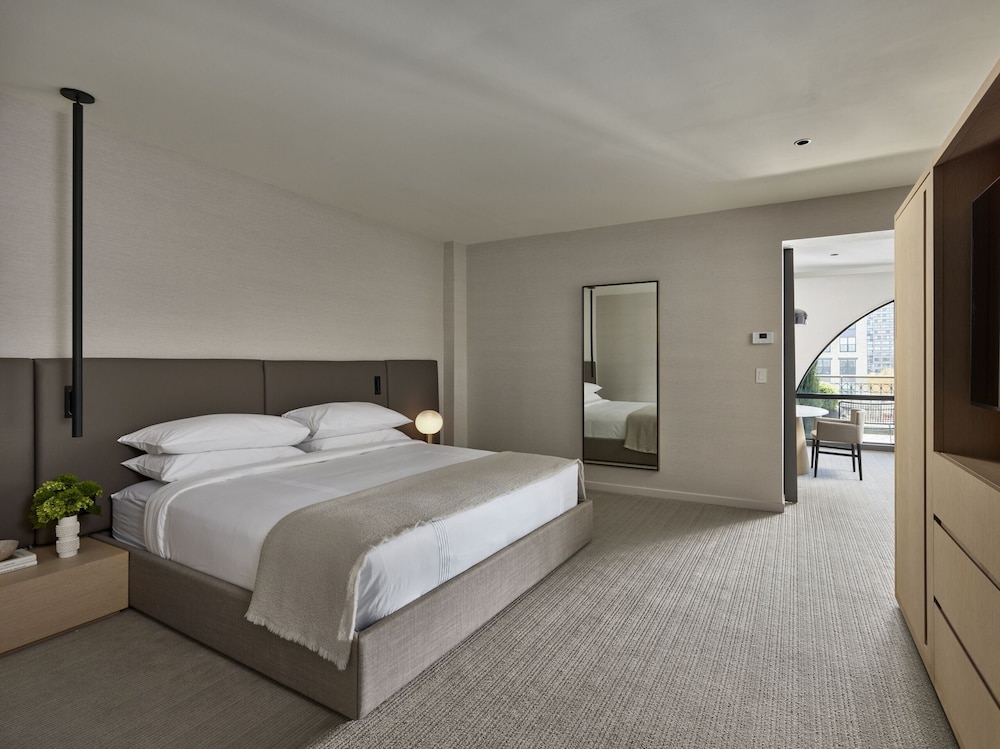 Premium Suite, 1 Bedroom, Balcony photo 3