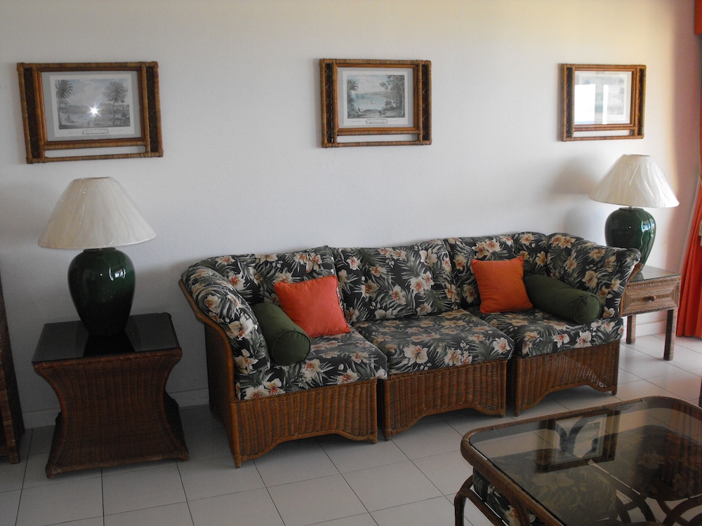 Apartamento Comfort, 2 habitaciones, balcón, vista parcial al océano.