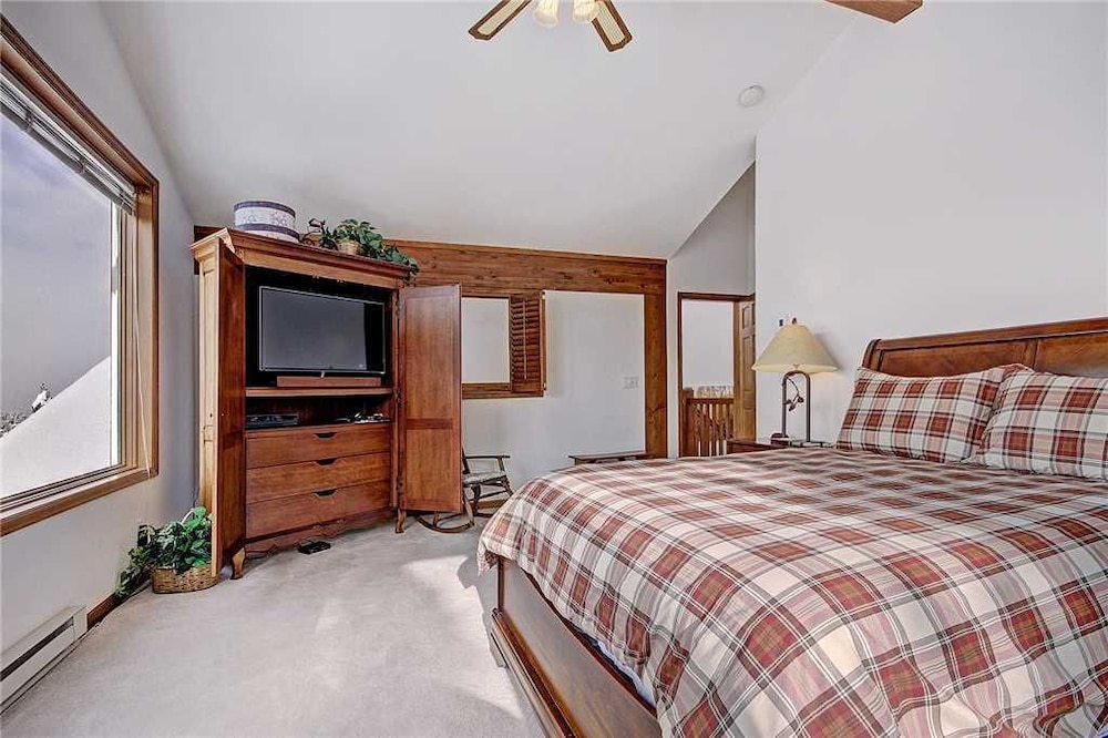 Panoramic House, 3 Bedrooms, Hot Tub, Mountain View