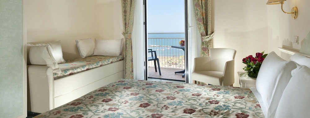 Triple Room, Partial Sea View