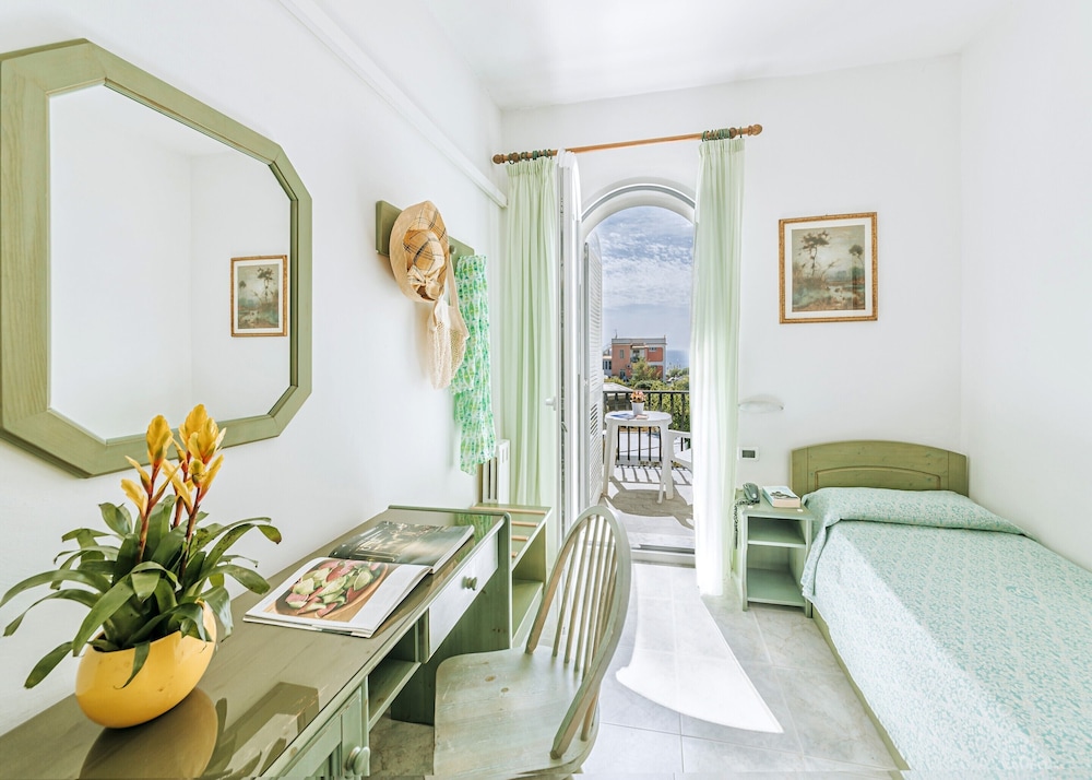 Single Room, Sea View
