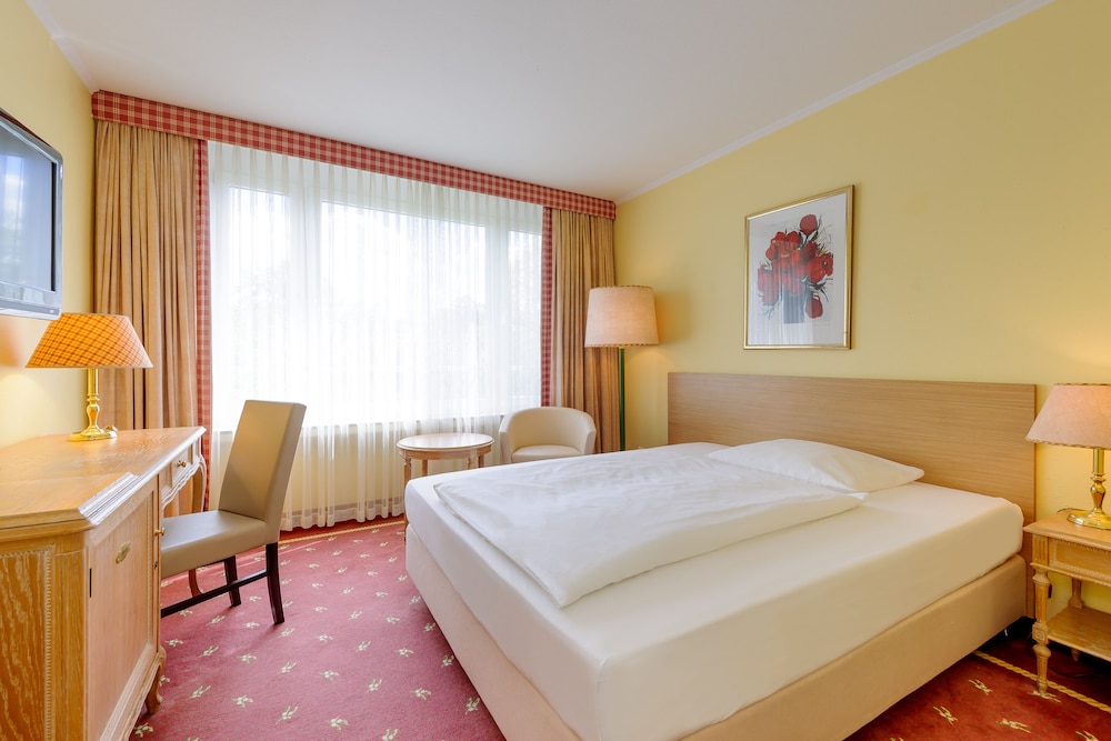 Standard Single Room, 1 Queen Bed photo 2