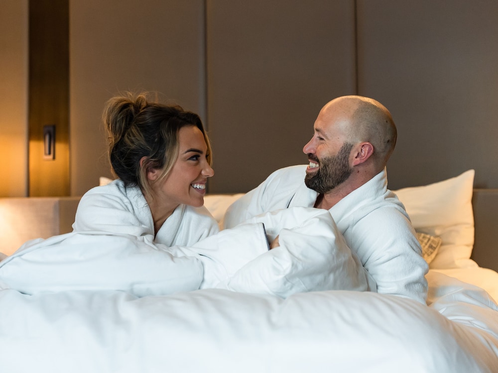 Deluxe Room, 1 King Bed, Accessible