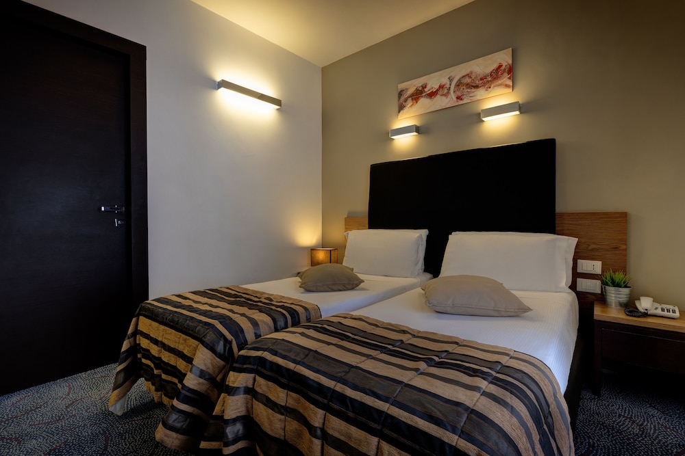 Double or Twin Room photo 3