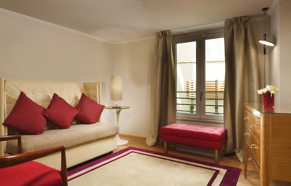 Deluxe Duplex, 2 Bedrooms, 2 Bathrooms, City View (111)