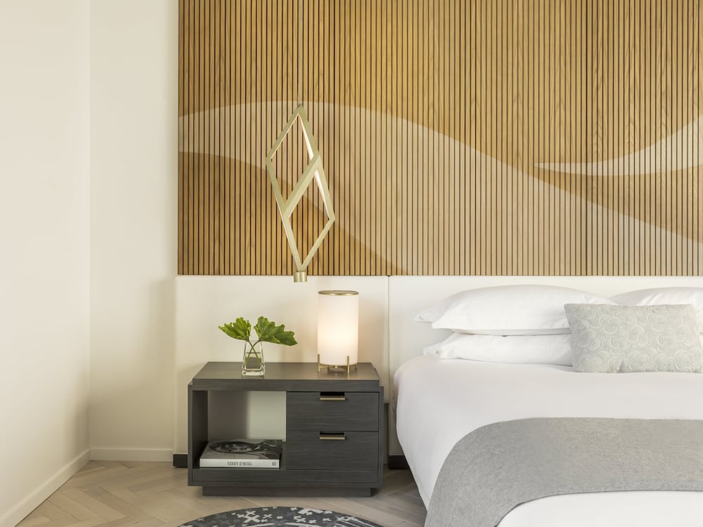 Suite, 1 King Bed (Design) thumbnail 5