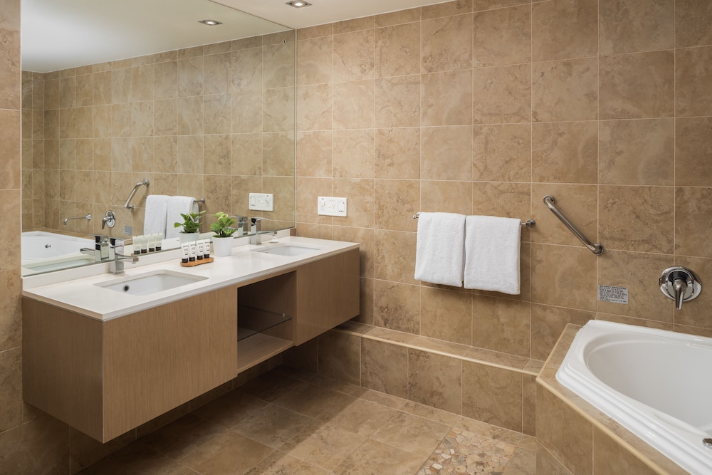 King Pool View Spa Suite - Photo 5