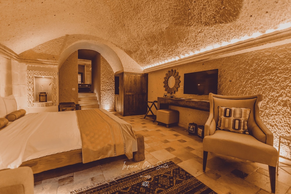 Imperial Cave Suite photo 3