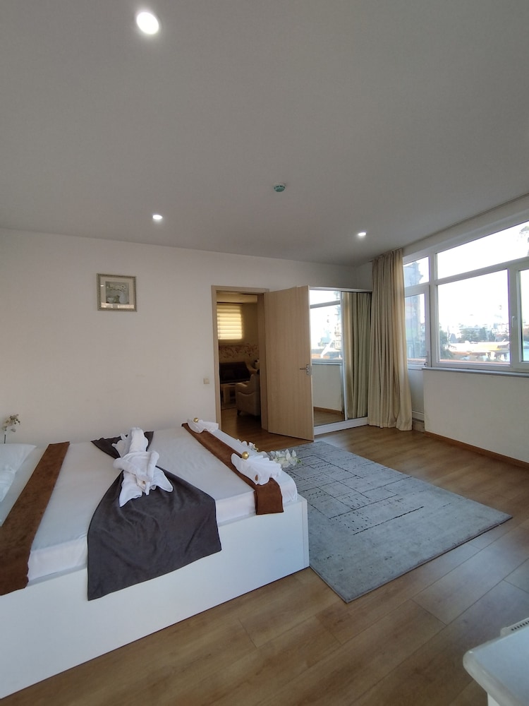 Luxury Double Room, 1 Bedroom, Balcony, Sea View (1)