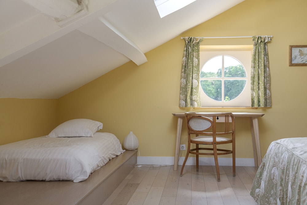 Grand House, 6 Bedrooms, Pool Access, Park View photo 1