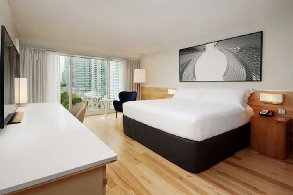 Premium Room, 1 King Bed, Non Smoking, Lake View