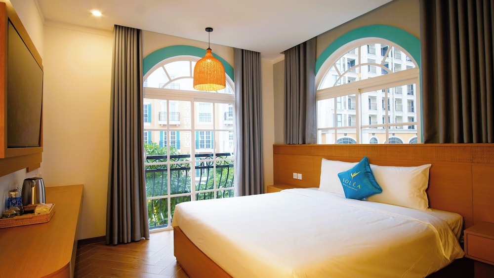 Deluxe Double Room, 1 King Bed, City View