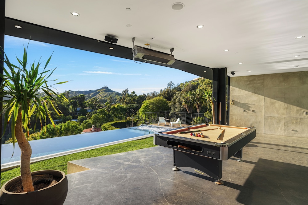 Luxury Villa, Multiple Beds, Pool Access, Mountain View (Glass Mansion)