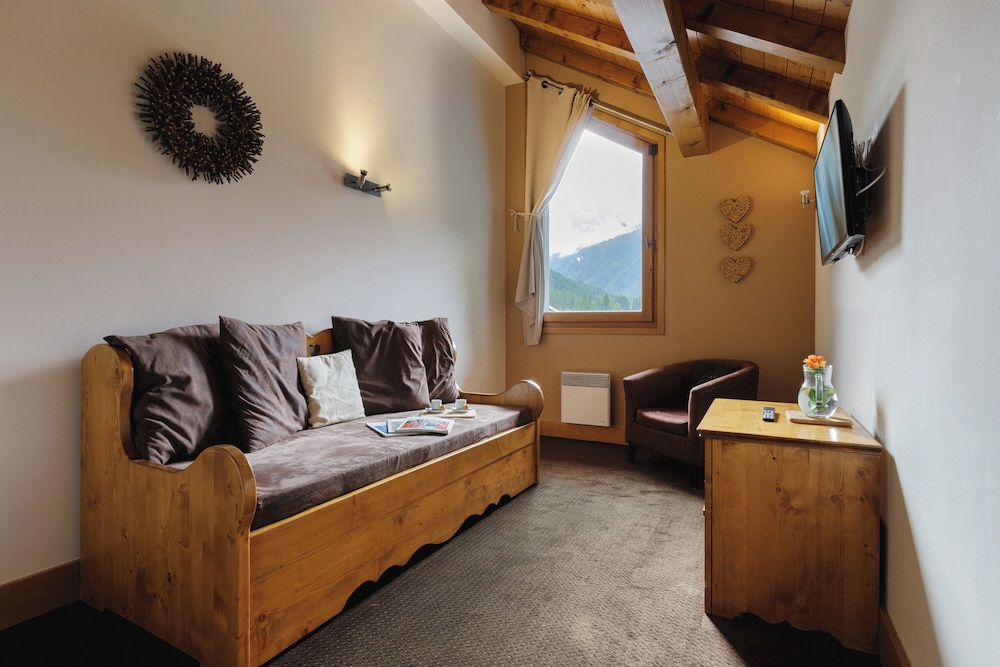 Family Apartment, Multiple Bedrooms (Vallorcine Buet 53 ski in / ski out) Family Apartment, Multiple Bedrooms (Vallorcine Buet 53 ski in / ski out)