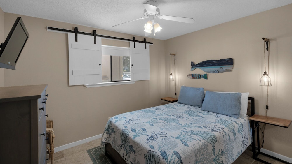 Condo, Multiple Beds, Patio, Partial Ocean View (Beachside Condo 13)