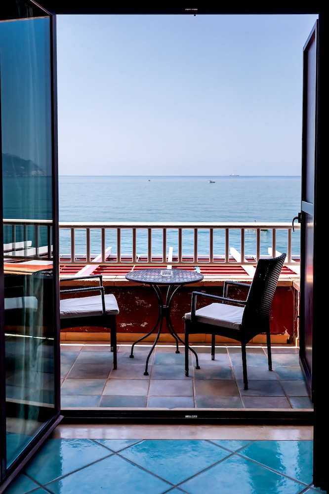 Double Room, Sea View - Photo 12