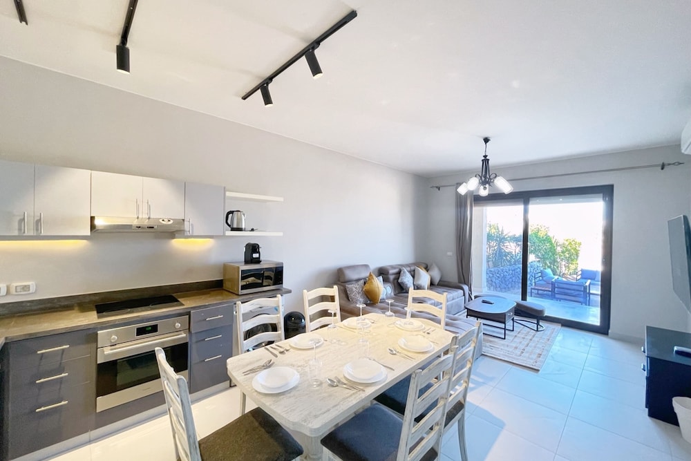 Basic Apartment photo 1
