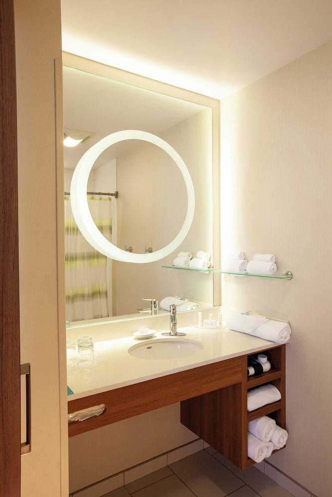 Studio, Multiple Beds (Mobility/Hearing Accessible, Tub) photo 2