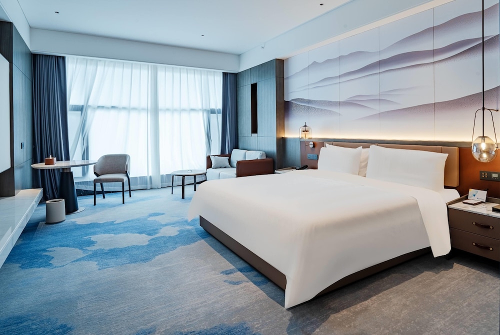 Deluxe Room, 1 King Bed with Sofa bed, Non Smoking