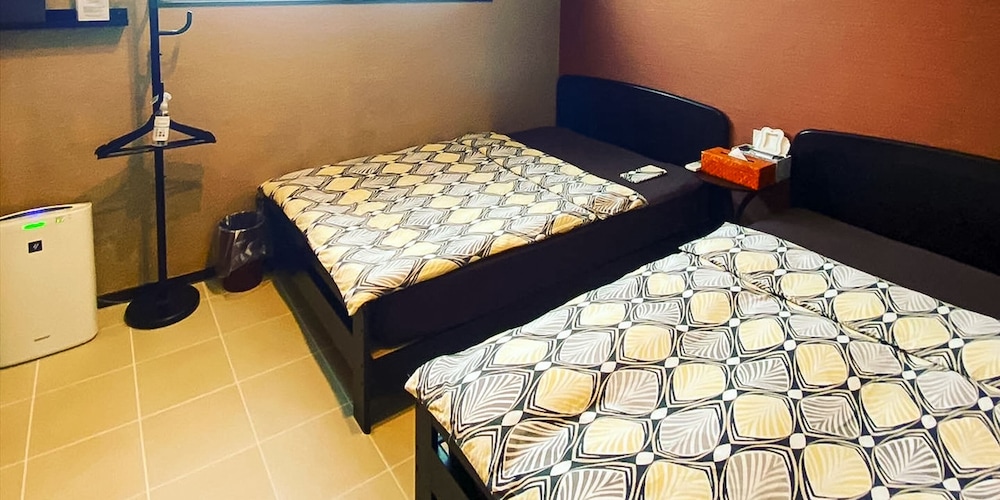 Private Room for 2 people (2 120cm Semidouble Beds, WiFi), Non Smoking photo 3