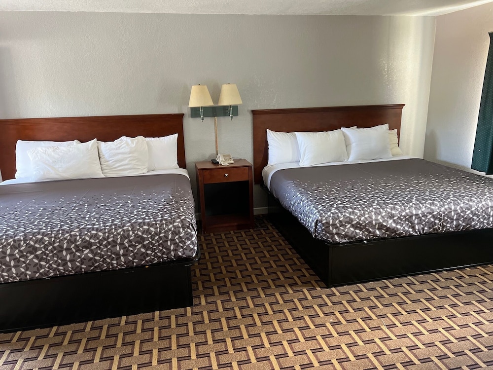 Deluxe Room, Multiple Beds, Non Smoking