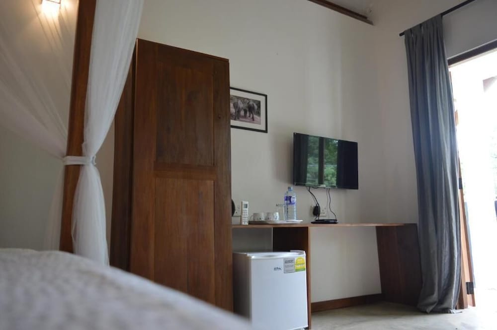 Deluxe Double Room - Photo 13