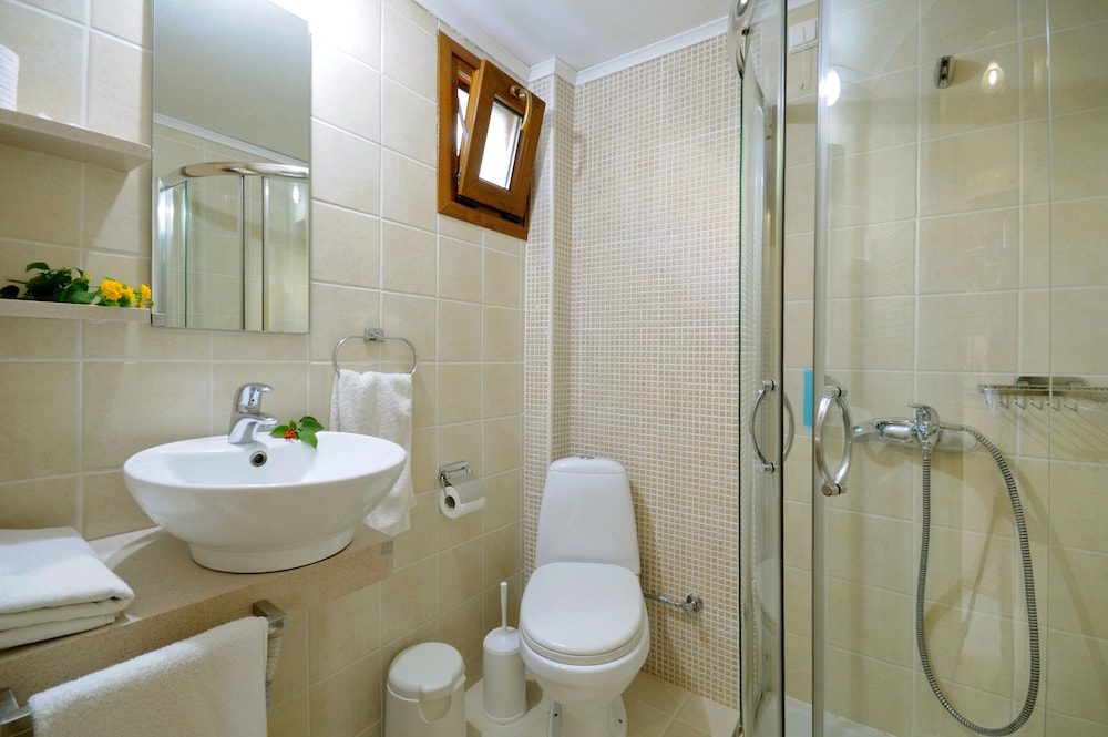 Standard Triple Room, Pool View photo 3