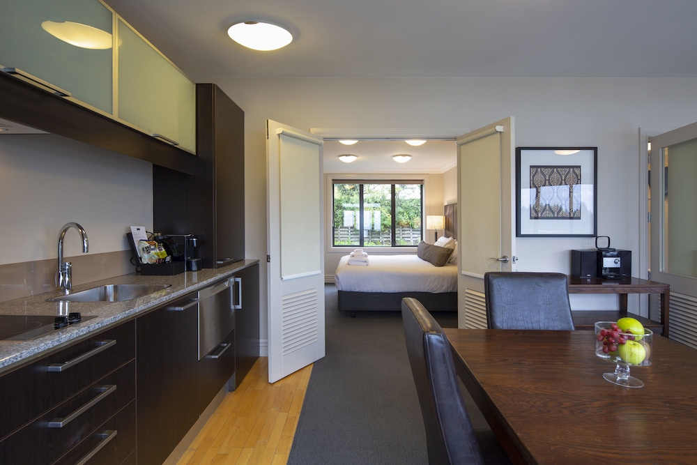 2 Bedroom Lakeview Suite - Photo 3