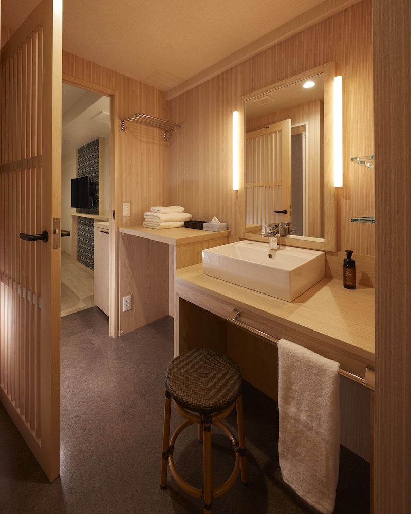 [Non-Smoking] Short Stay: CheckIn-8PM & CheckOut-10AM (Standard Twin Room)/Shower Booth thumbnail 5