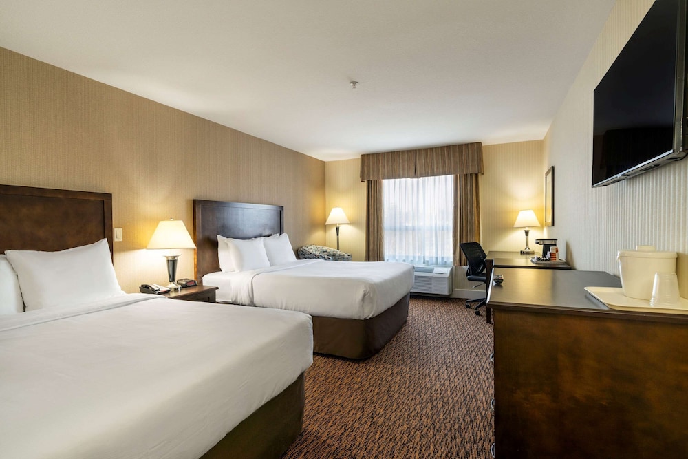 Standard Room, 2 Queen Beds, Non Smoking - Photo 1