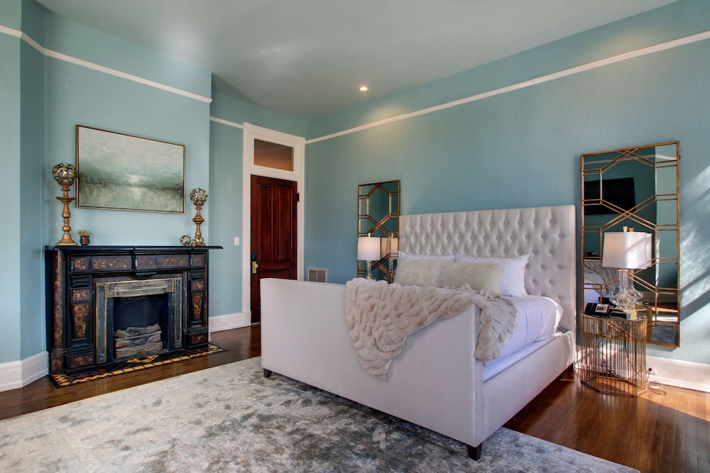 Suite, 1 King Bed, Non Smoking, Fireplace - Photo 2