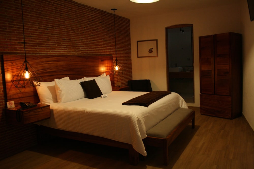 Junior Room, 1 King Bed, Non Smoking photo 3