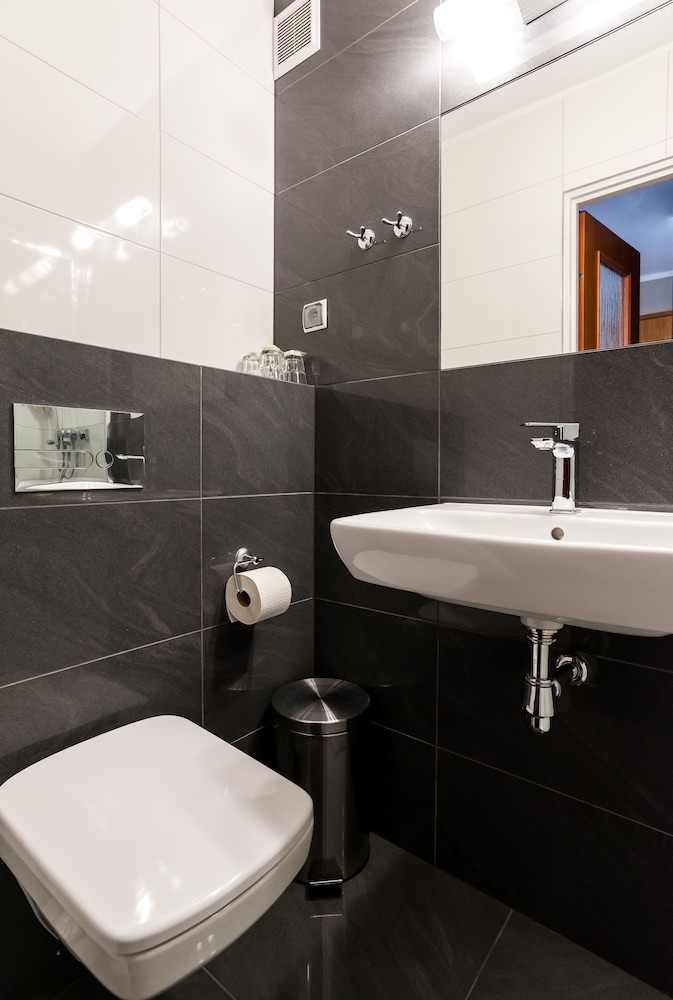 Classic Double Room, 2 Twin Beds, Non Smoking, Pets Allowed photo 3