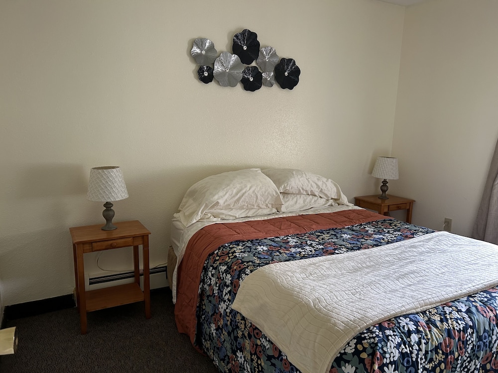Basic Apartment, 2 Bedrooms, Non Smoking, Mountain View photo 1