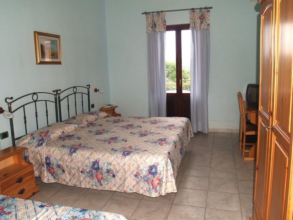 Standard Triple Room photo 2