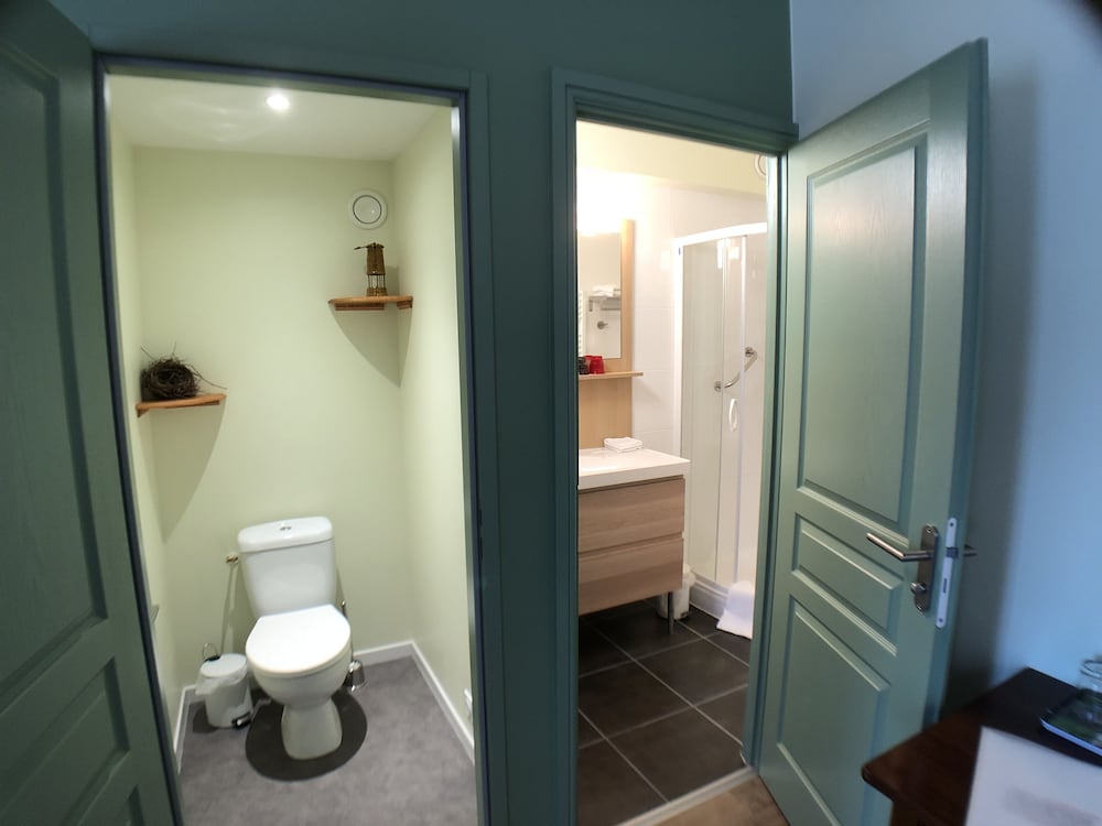 Premium Double Room, Private Bathroom photo 3