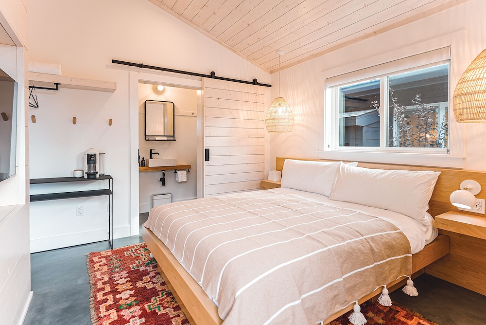 Room, 1 Queen Bed photo 1