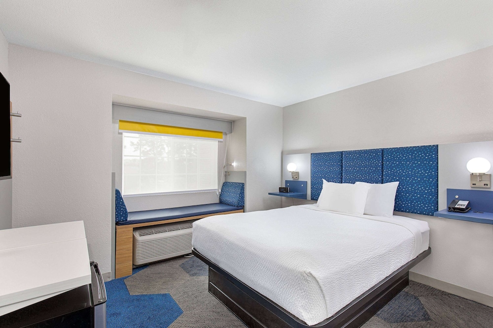 Room, 1 Queen Bed, Non Smoking - Photo 1