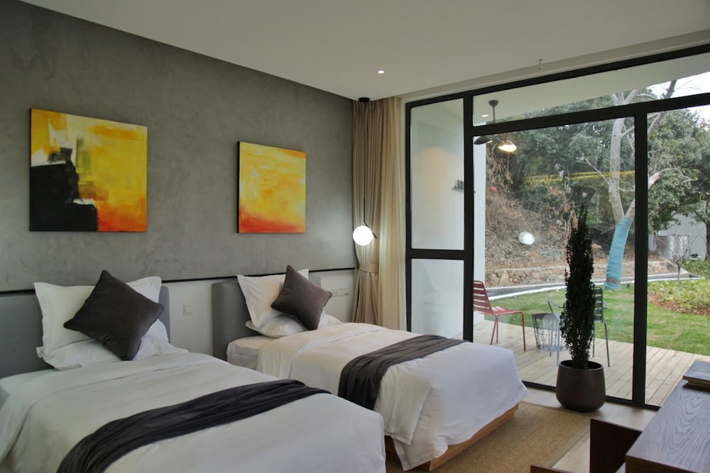 Standard Twin Room, Courtyard View photo 1
