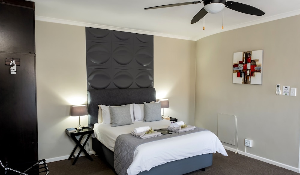 Standard Room, Multiple Beds, Hill View, Ground Floor photo 1