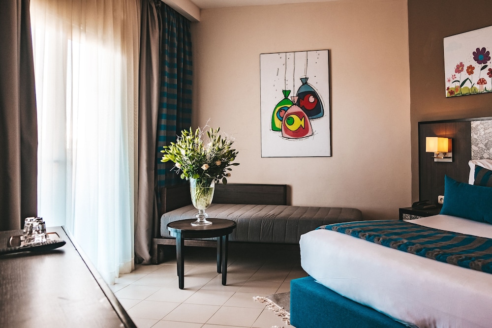 Standard Triple Room, Sea View photo 2