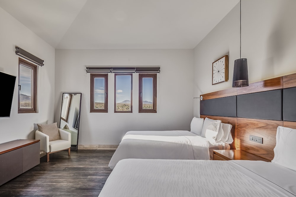 Room, 3 Bedrooms (Residence) - Photo 6
